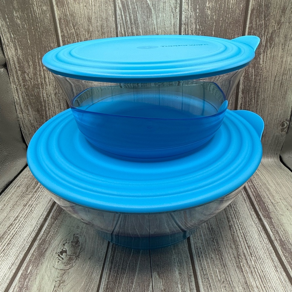 Tupperware Blue Bowl Set with Lids